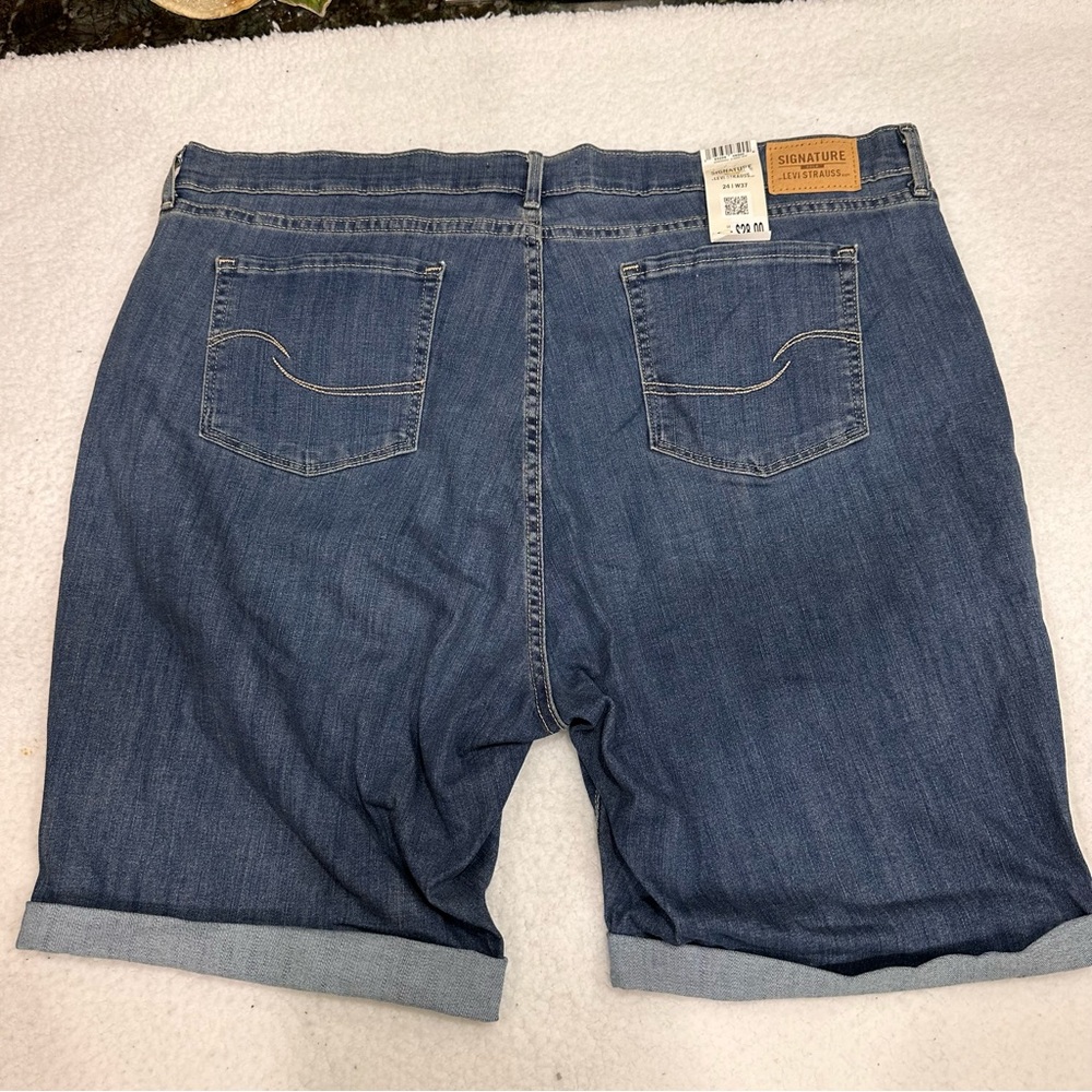 Women’s Levi’s Bermuda Jean Shorts - Picture 2 of 12
